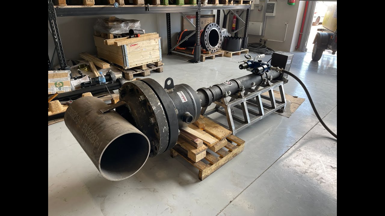 PTM-3066 is a hot tapping machine performing a live test with cutter and pilot drill engaged